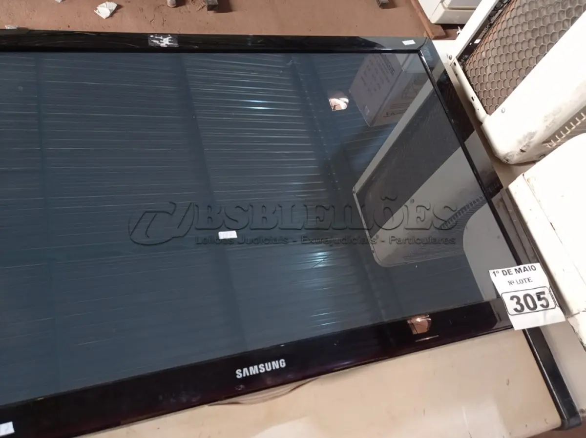 LOTE 305 - 01 TV DE PLASMA SAMSUNG 42” POL PARA RETIRADA DE PEÇAS. (NO ESTADO) ATENÇÃO! FAZER A VISITAÇÃO ANTES DE ARREMATAR, NÃO SABEMOS SE FUNCIONA. LEILÃO NÃO TEM GARANTIA E NEM DEVOLUÇÃO, SUJEITO A POSSÍVEIS AVARIAS VISÍVEIS/OCULTAS E/OU AUSÊNCIA DE COMPONENTES.