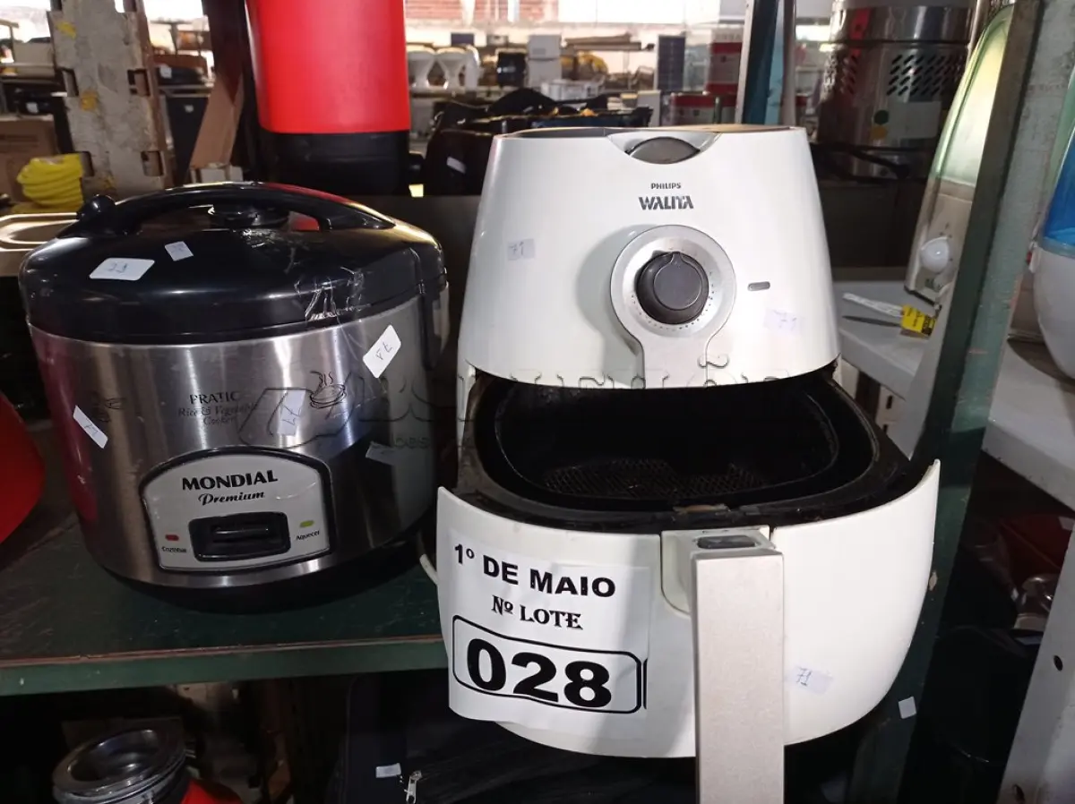 LOTE 028 - 01 AIRFRY WALITA 220V E 01 PANELA ELÉTRICA MARCA MONDIAL. (NO ESTADO) ATENÇÃO! FAZER A VISITAÇÃO ANTES DE ARREMATAR, NÃO SABEMOS SE FUNCIONA. LEILÃO NÃO TEM GARANTIA E NEM DEVOLUÇÃO, SUJEITO A POSSÍVEIS AVARIAS VISÍVEIS/OCULTAS E/OU AUSÊNCIA DE COMPONENTES.
