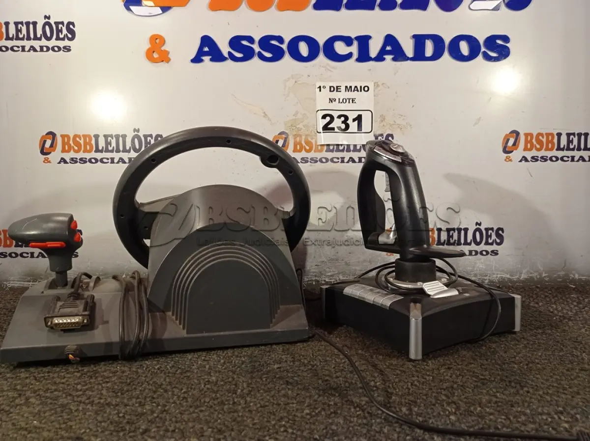 LOTE 231 - 02 JOYSTICK E 01 VOLANTE PARA VIDEOGAME MARCAS E MODELOS DIVERSOS. (NO ESTADO) ATENÇÃO! FAZER A VISITAÇÃO ANTES DE ARREMATAR, NÃO SABEMOS SE FUNCIONA. LEILÃO NÃO TEM GARANTIA E NEM DEVOLUÇÃO, SUJEITO A POSSÍVEIS AVARIAS VISÍVEIS/OCULTAS E/OU AUSÊNCIA DE COMPONENTES.