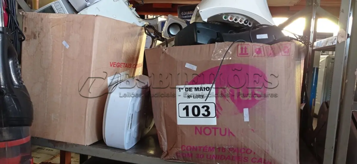 LOTE 103 - 01 LOTE COM VÁRIAS CAIXAS DE SOM PARA PC MARCAS E MODELOS DIVERSOS. (NO ESTADO) ATENÇÃO! FAZER A VISITAÇÃO ANTES DE ARREMATAR, NÃO SABEMOS SE FUNCIONA. LEILÃO NÃO TEM GARANTIA E NEM DEVOLUÇÃO, SUJEITO A POSSÍVEIS AVARIAS VISÍVEIS/OCULTAS E/OU AUSÊNCIA DE COMPONENTES.