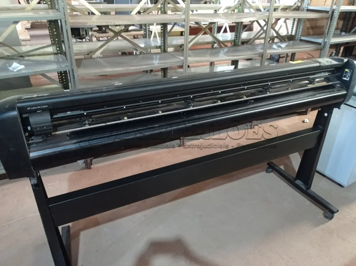 LOTE 335 - 01 PLOTTER HP. (NO ESTADO) ATENÇÃO! FAZER A VISITAÇÃO ANTES DE ARREMATAR, NÃO SABEMOS SE FUNCIONA. LEILÃO NÃO TEM GARANTIA E NEM DEVOLUÇÃO, SUJEITO A POSSÍVEIS AVARIAS VISÍVEIS/OCULTAS E/OU AUSÊNCIA DE COMPONENTES.