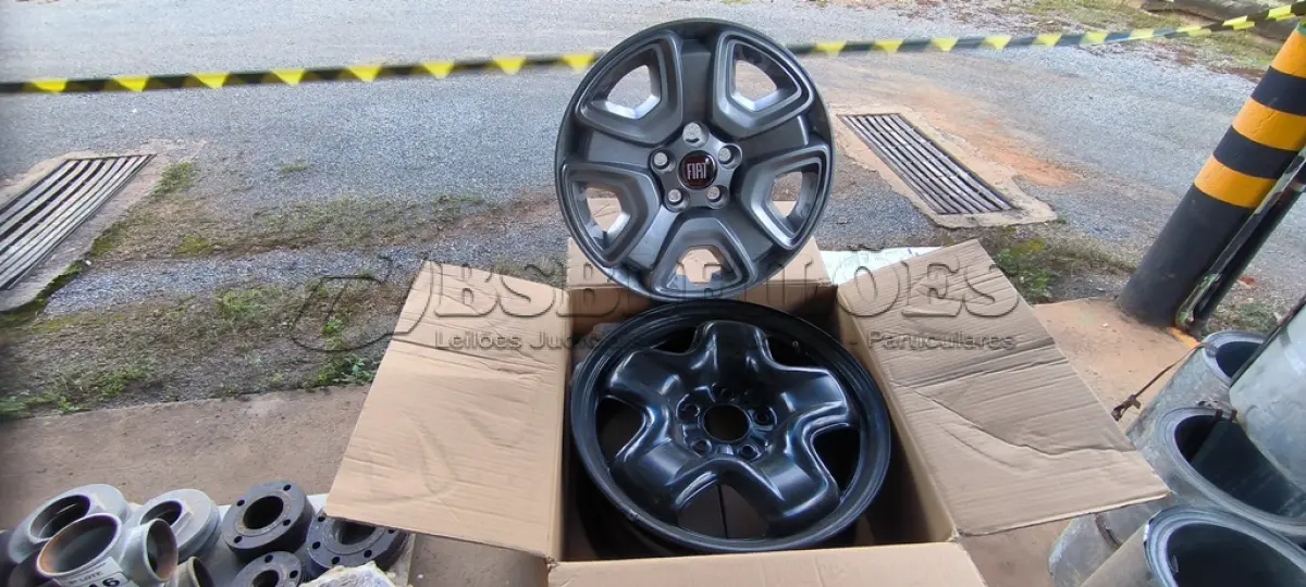 LOTE 012 - 01 JOGO DE RODA DE FERRO DA FIAT TORO ARO 16 COM CALOTA (NO ESTADO)