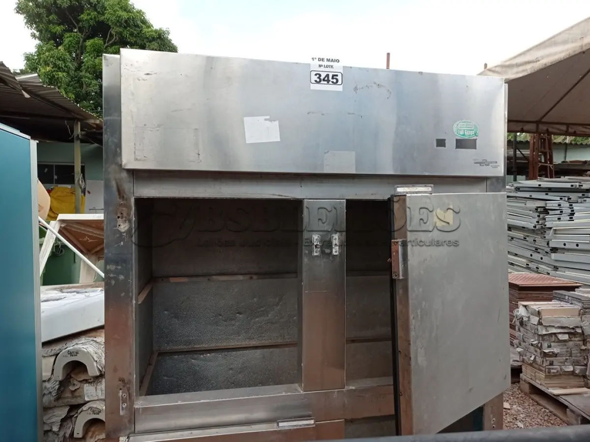 LOTE 345 - 01 GELADEIRA INDUSTRIAL SEM MOTOR PARA RETIRADA DE PEÇAS. (NO ESTADO) ATENÇÃO! FAZER A VISITAÇÃO ANTES DE ARREMATAR, NÃO SABEMOS SE FUNCIONA. LEILÃO NÃO TEM GARANTIA E NEM DEVOLUÇÃO, SUJEITO A POSSÍVEIS AVARIAS VISÍVEIS/OCULTAS E/OU AUSÊNCIA DE COMPONENTES.