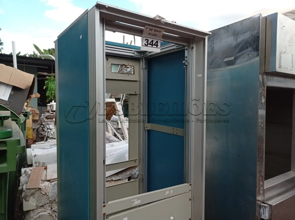 LOTE 344 - 01 RACK INCOMPLETO. (NO ESTADO) ATENÇÃO! FAZER A VISITAÇÃO ANTES DE ARREMATAR, NÃO SABEMOS SE FUNCIONA. LEILÃO NÃO TEM GARANTIA E NEM DEVOLUÇÃO, SUJEITO A POSSÍVEIS AVARIAS VISÍVEIS/OCULTAS E/OU AUSÊNCIA DE COMPONENTES.