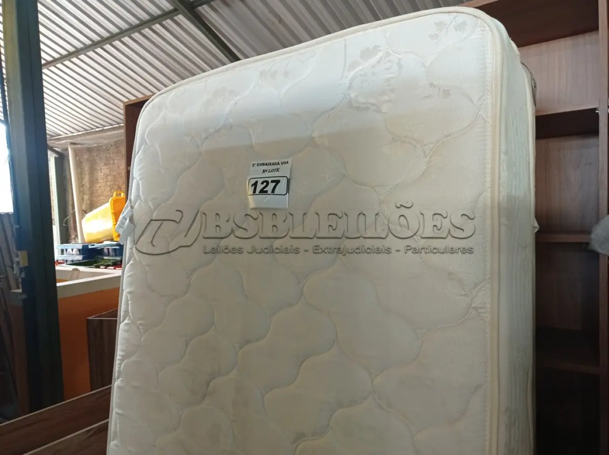 LOTE 127 - 01 COLCHÃO MEDINDO 190X096 COM BASE. (TWIN MATRESS) MARCA RESTONIC (NO ESTADO) AV9930H E BF8575W