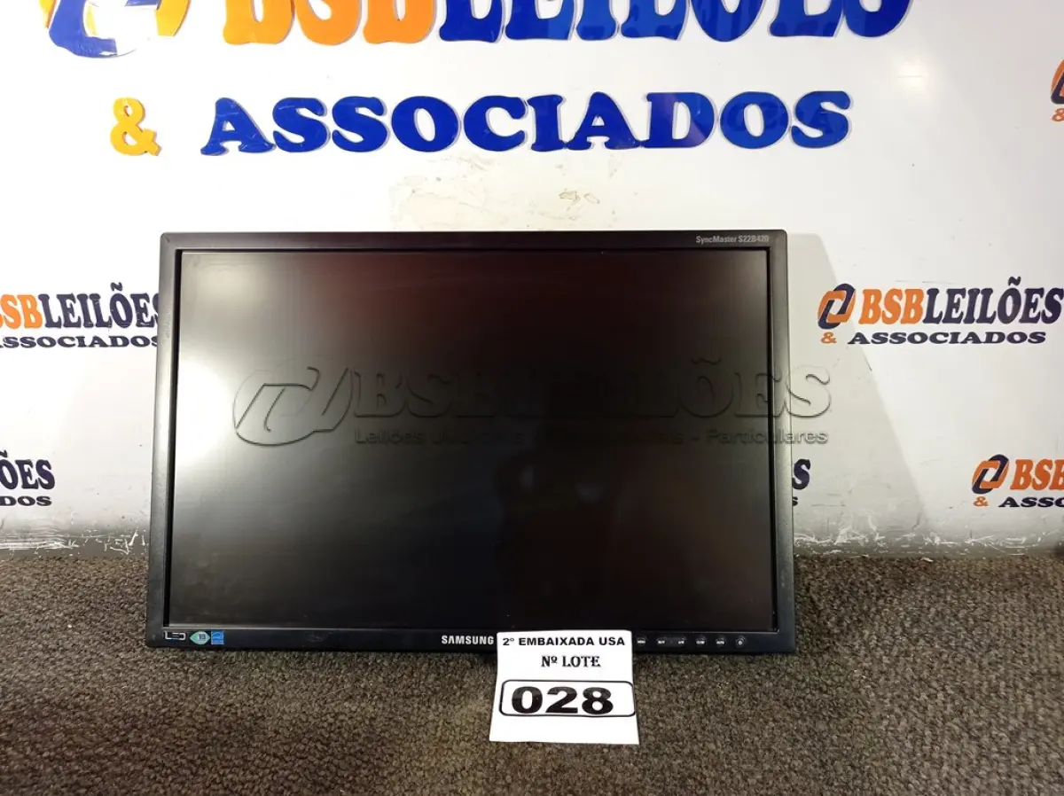 LOTE 028 - 01 MONITOR 22’’ MARCA SAMSUNG. (DISPLAY) (NO ESTADO) AV9456T