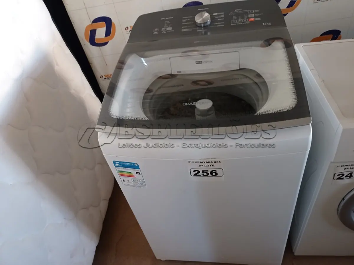 LOTE 256 - 01 MÁQUINA DE LAVAR ROUPAS DE 12 KG MARCA BRASTEMP 220V. (WASHER MACHINE) (NO ESTADO)BH1557X