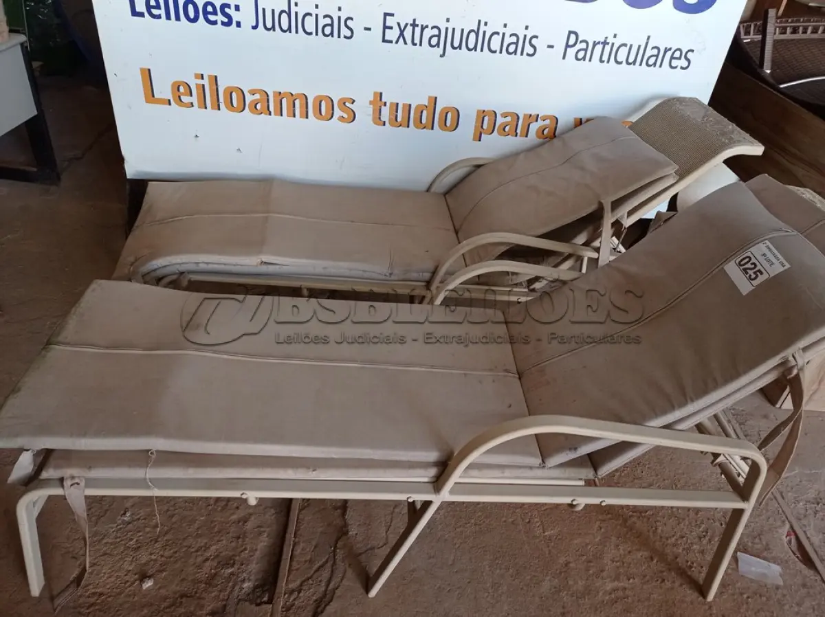 LOTE 025 - 02 ESPREGUIÇADEIRAS EM ALUMÍNIO. (LOUNGE CHAIRS) (NO ESTADO) AV9429D E AV9429T