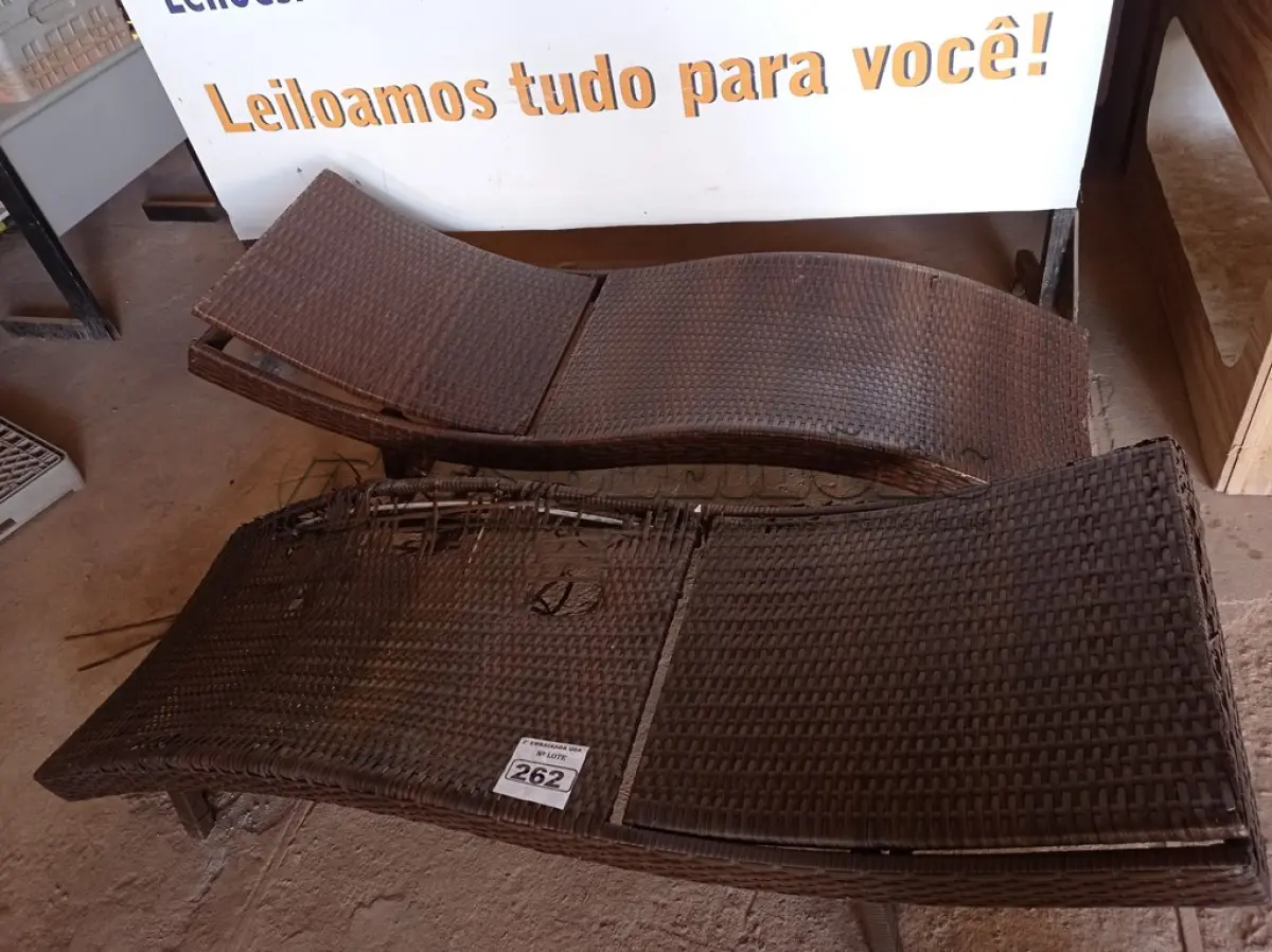 LOTE 262 - 02 ESPREGUIÇADEIRAS EM ALUMÍNIO. (LOUNGE CHAIR) (NO ESTADO) BH1584C E BH1637W