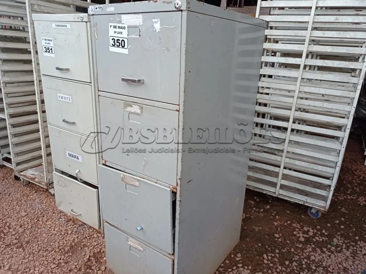LOTE 350 - 01 ARQUIVO DE AÇO COM 04 GAVETAS. (NO ESTADO) ATENÇÃO! FAZER A VISITAÇÃO ANTES DE ARREMATAR, NÃO SABEMOS SE FUNCIONA. LEILÃO NÃO TEM GARANTIA E NEM DEVOLUÇÃO, SUJEITO A POSSÍVEIS AVARIAS VISÍVEIS/OCULTAS E/OU AUSÊNCIA DE COMPONENTES.