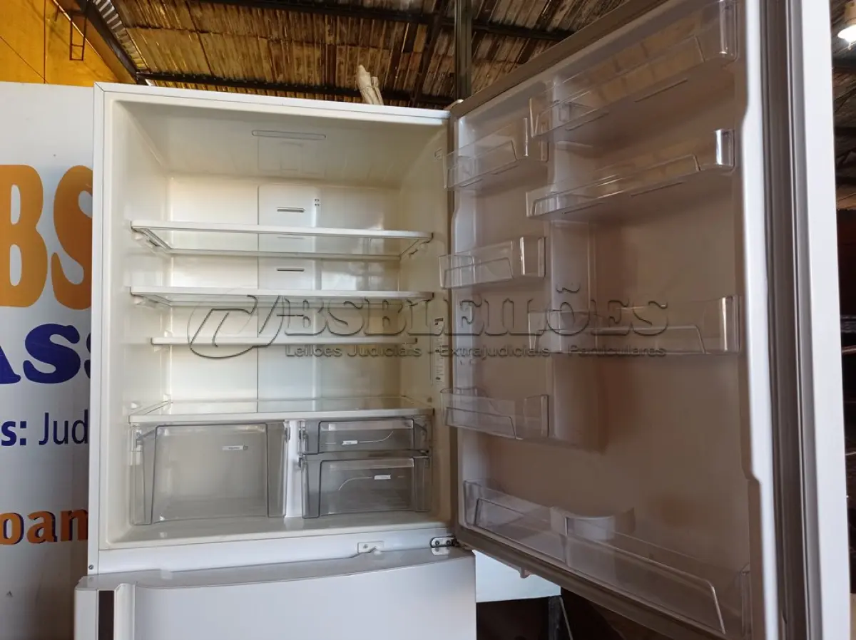 LOTE 214 -  01 REFRIGERADOR MARCA BRASTEMP INVERSE MAX 110V. (NO ESTADO) BF8564M