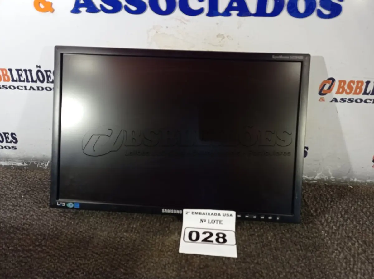 LOTE 028 - 01 MONITOR 22’’ MARCA SAMSUNG. (DISPLAY) (NO ESTADO) AV9456T