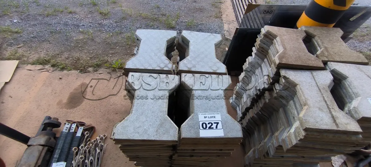 LOTE 027 - 01 LOTE COM PISOS EMBORRACHADOS (NO ESTADO)