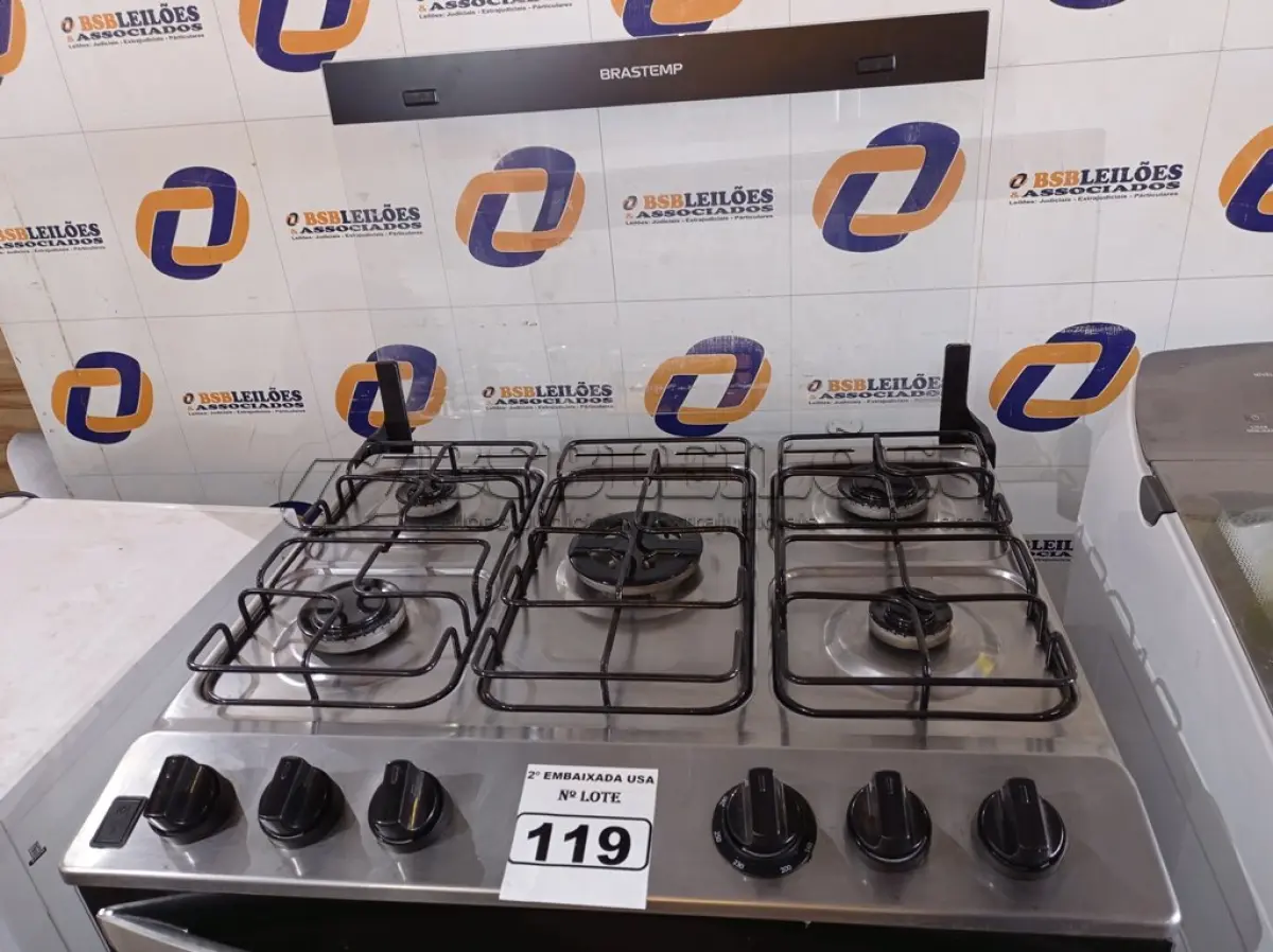 LOTE 119 - 01 FOGÃO 05 BOCAS MARCA BRASTEMP BIVOLTS. (STOV 5 FLAMES) (NO ESTADO) AV9818Y