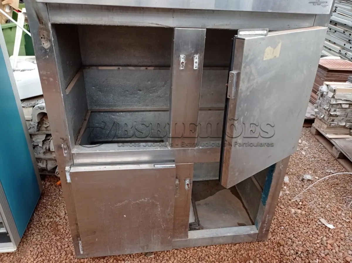 LOTE 345 - 01 GELADEIRA INDUSTRIAL SEM MOTOR PARA RETIRADA DE PEÇAS. (NO ESTADO) ATENÇÃO! FAZER A VISITAÇÃO ANTES DE ARREMATAR, NÃO SABEMOS SE FUNCIONA. LEILÃO NÃO TEM GARANTIA E NEM DEVOLUÇÃO, SUJEITO A POSSÍVEIS AVARIAS VISÍVEIS/OCULTAS E/OU AUSÊNCIA DE COMPONENTES.