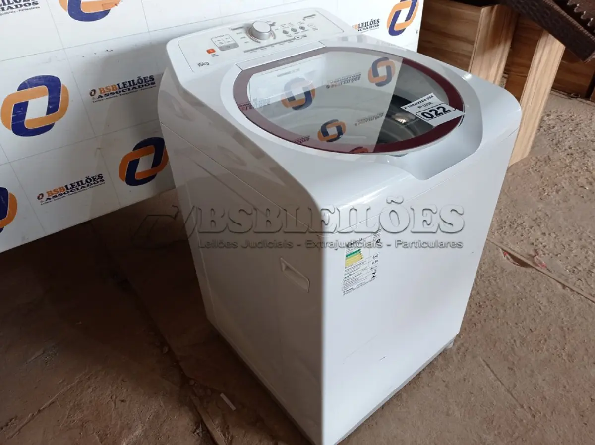 LOTE 022 - 01 MÁQUINA DE LAVAR ROUPAS DE 15 KG MARCA BRASTEMP 220V. (WASHER MACHINE) (NO ESTADO) AV9353H