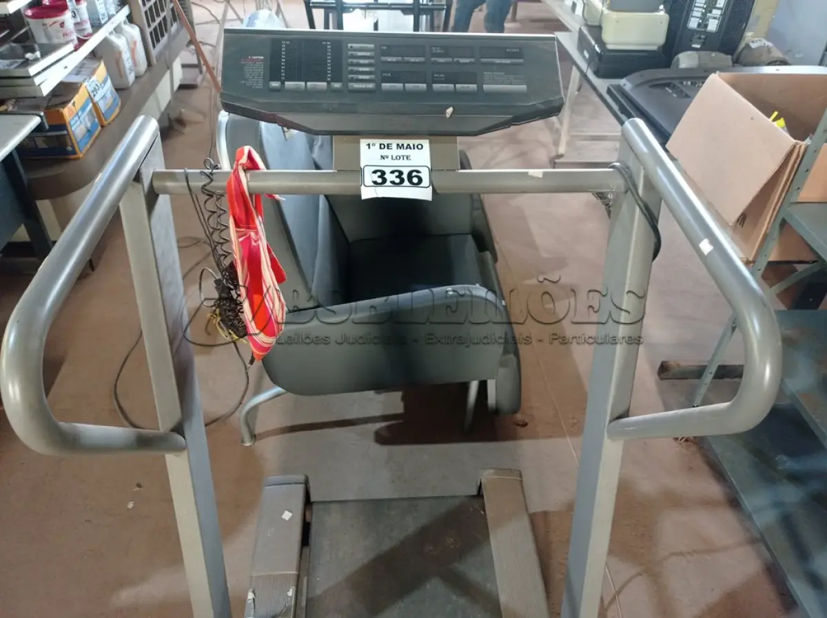 LOTE 336 - 01 ESTEIRA ELÉTRICA. (NO ESTADO) ATENÇÃO! FAZER A VISITAÇÃO ANTES DE ARREMATAR, NÃO SABEMOS SE FUNCIONA. LEILÃO NÃO TEM GARANTIA E NEM DEVOLUÇÃO, SUJEITO A POSSÍVEIS AVARIAS VISÍVEIS/OCULTAS E/OU AUSÊNCIA DE COMPONENTES.