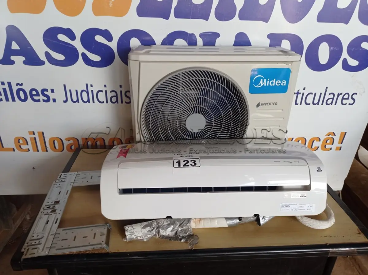 LOTE 123 - 01 AR-CONDICIONADO INVERTER 12000BTUS MARCA SPRINGER SEM CONTROLE. (AIR CONDITIONER) (NO ESTADO) AV9898Y