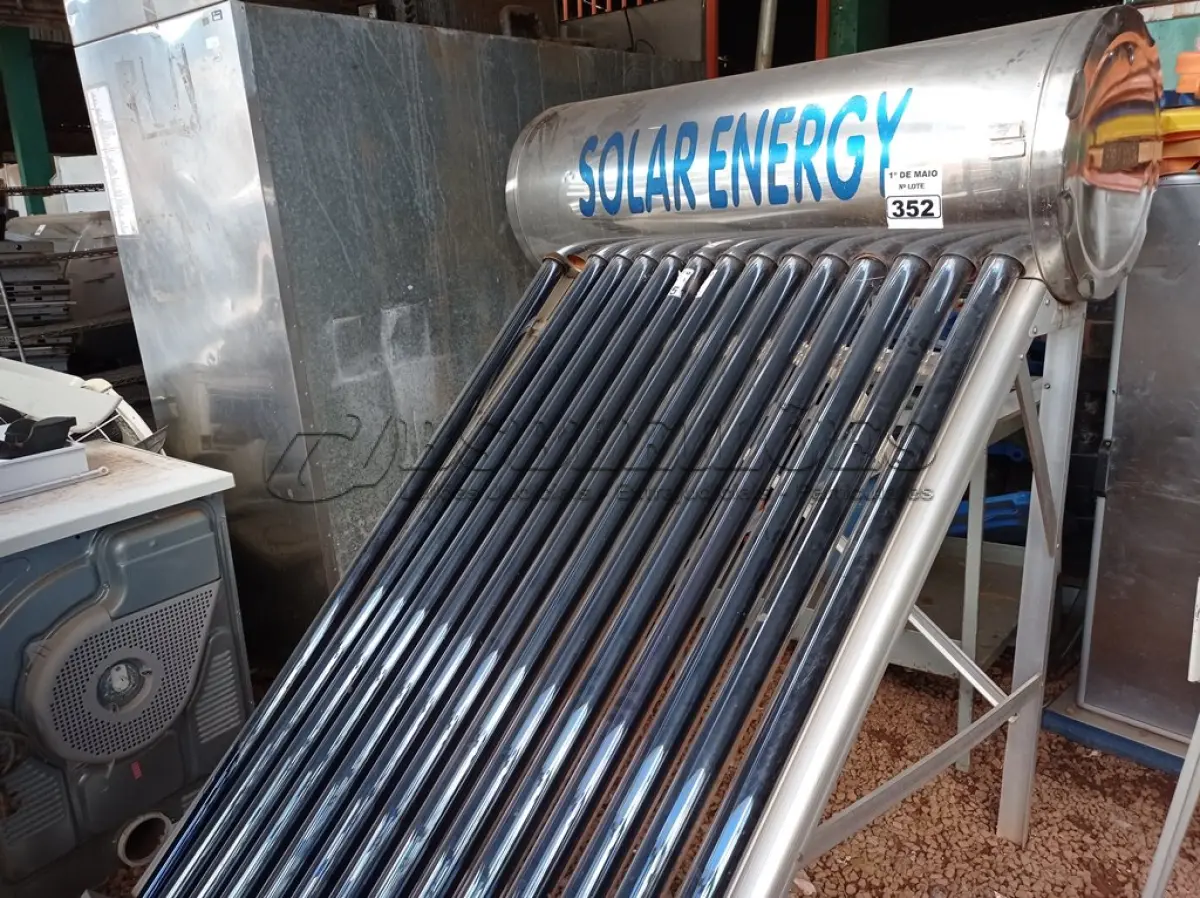 LOTE 352 - 01 AQUECEDOR SOLAR. (NO ESTADO) ATENÇÃO! FAZER A VISITAÇÃO ANTES DE ARREMATAR, NÃO SABEMOS SE FUNCIONA. LEILÃO NÃO TEM GARANTIA E NEM DEVOLUÇÃO, SUJEITO A POSSÍVEIS AVARIAS VISÍVEIS/OCULTAS E/OU AUSÊNCIA DE COMPONENTES.