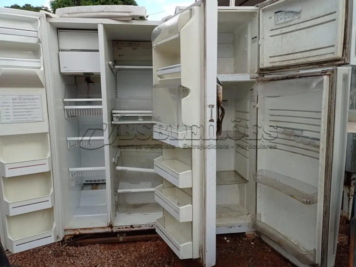 LOTE 346 - 02 GELADEIRAS MARCAS E MODELOS DIVERSOS PARA RETIRADA DE PEÇAS. (NO ESTADO) ATENÇÃO! FAZER A VISITAÇÃO ANTES DE ARREMATAR, NÃO SABEMOS SE FUNCIONA. LEILÃO NÃO TEM GARANTIA E NEM DEVOLUÇÃO, SUJEITO A POSSÍVEIS AVARIAS VISÍVEIS/OCULTAS E/OU AUSÊNCIA DE COMPONENTES.