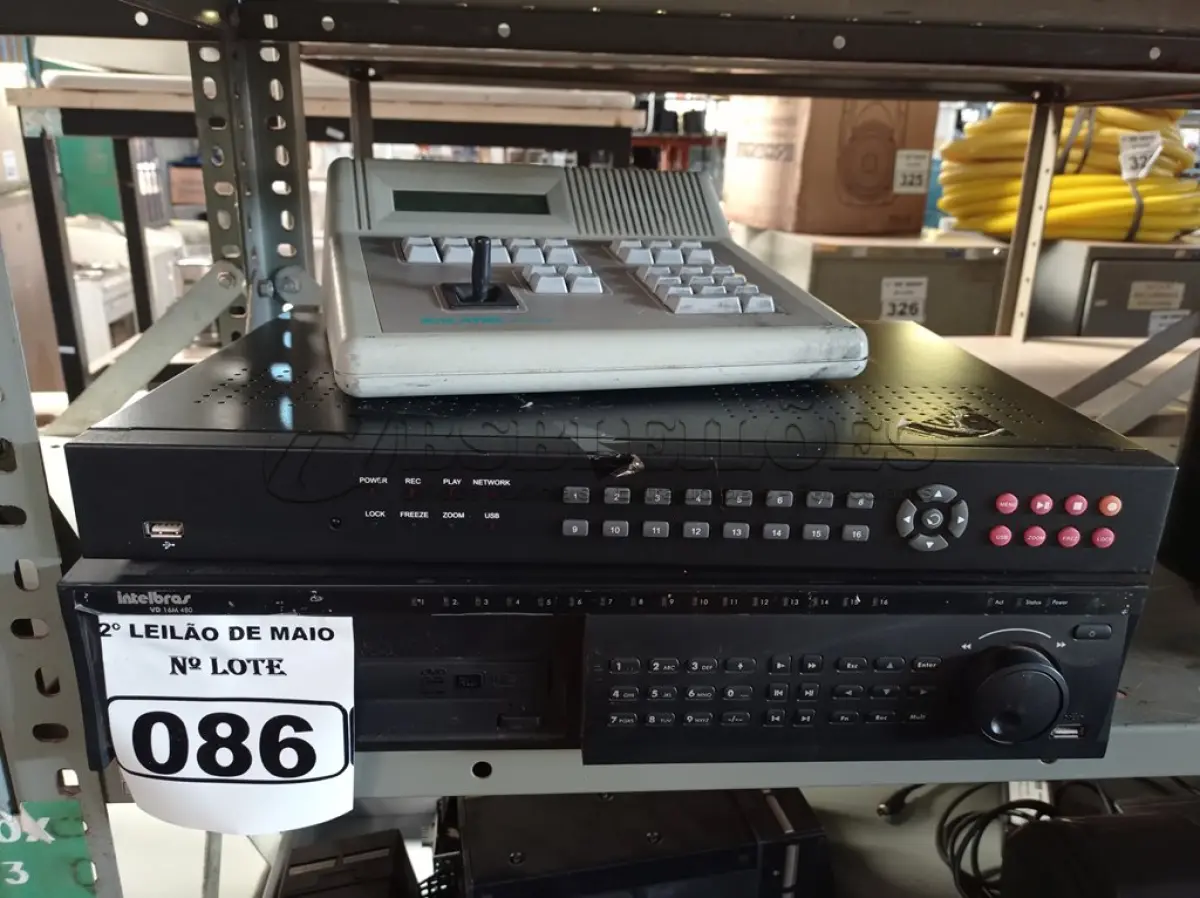 LOTE 086 - 01 CONTROLADOR E 02 DVR MARCAS E MODELOS DIVERSOS. (NO ESTADO) ATENÇÃO! FAZER A VISITAÇÃO ANTES DE ARREMATAR, NÃO SABEMOS SE FUNCIONA. LEILÃO NÃO TEM GARANTIA E NEM DEVOLUÇÃO, SUJEITO A POSSÍVEIS AVARIAS VISÍVEIS/OCULTAS E/OU AUSÊNCIA DE COMPONENTES.