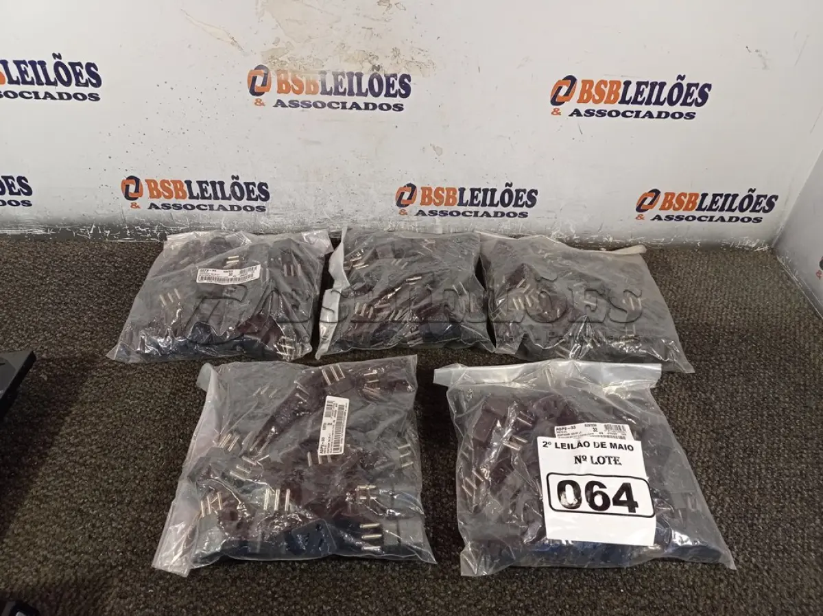 LOTE 064 - 01 LOTE COM GRANDE QUANTIDADE DE ADAPTADORES 10AMP 2P+T. (NO ESTADO) ATENÇÃO! FAZER A VISITAÇÃO ANTES DE ARREMATAR, NÃO SABEMOS SE FUNCIONA. LEILÃO NÃO TEM GARANTIA E NEM DEVOLUÇÃO, SUJEITO A POSSÍVEIS AVARIAS VISÍVEIS/OCULTAS E/OU AUSÊNCIA DE COMPONENTES.