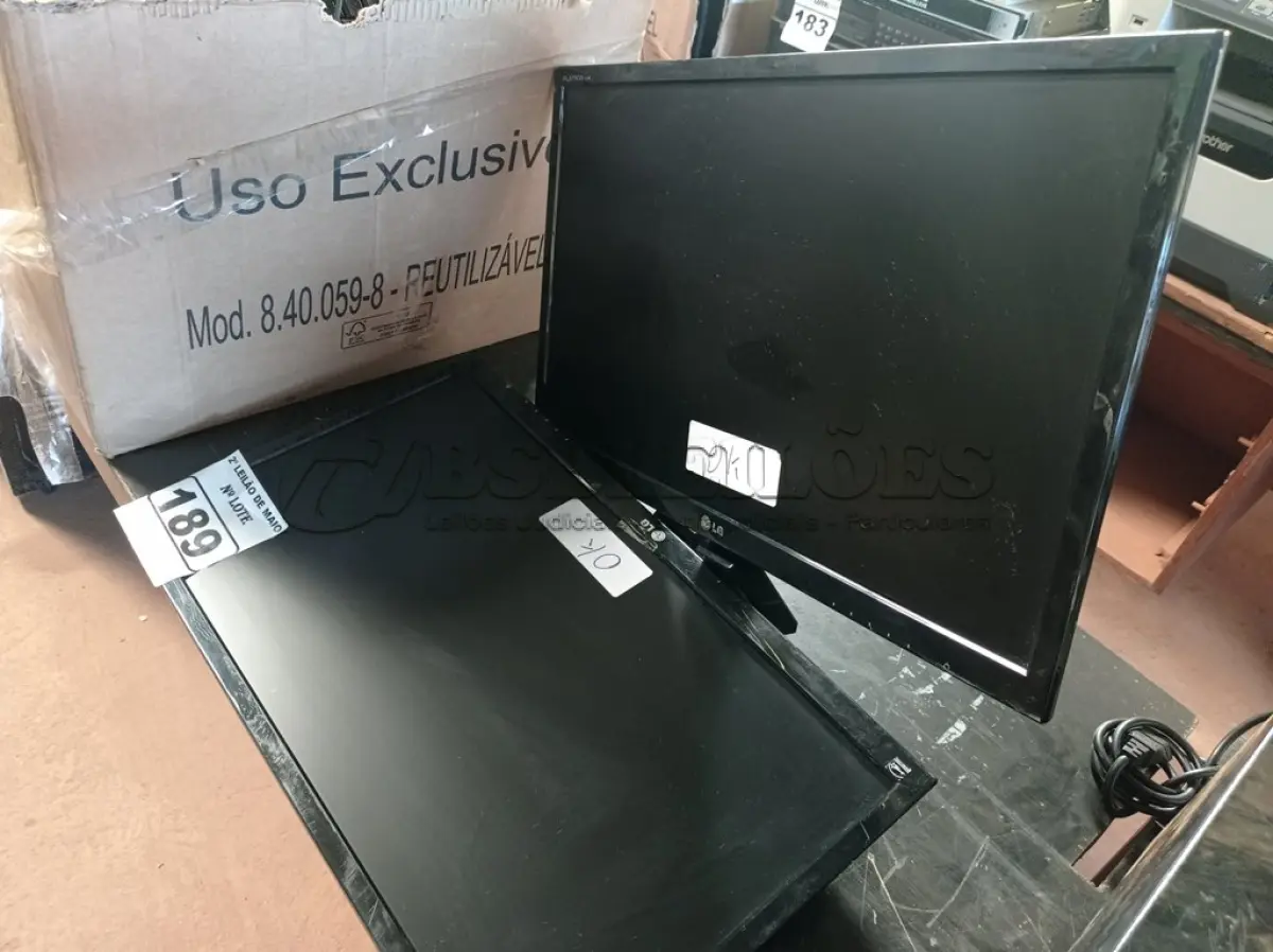 LOTE 189 - 02 MONITORES LG FLATROM E2360V-PN. (NO ESTADO) ATENÇÃO! FAZER A VISITAÇÃO ANTES DE ARREMATAR, NÃO SABEMOS SE FUNCIONA. LEILÃO NÃO TEM GARANTIA E NEM DEVOLUÇÃO, SUJEITO A POSSÍVEIS AVARIAS VISÍVEIS/OCULTAS E/OU AUSÊNCIA DE COMPONENTES.