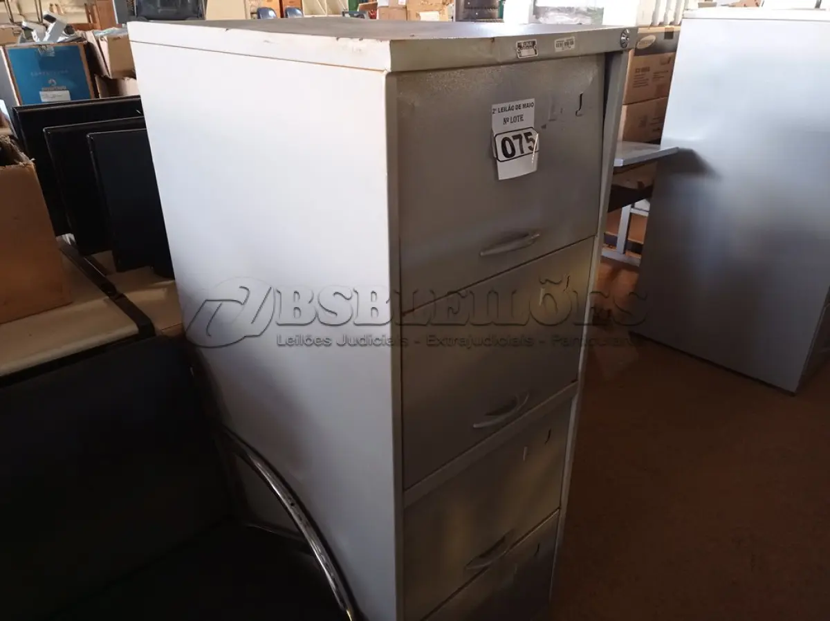 LOTE 075 - 01 ARQUIVO DE AÇO COM 04 GAVETAS. (NO ESTADO) ATENÇÃO! FAZER A VISITAÇÃO ANTES DE ARREMATAR, NÃO SABEMOS SE FUNCIONA. LEILÃO NÃO TEM GARANTIA E NEM DEVOLUÇÃO, SUJEITO A POSSÍVEIS AVARIAS VISÍVEIS/OCULTAS E/OU AUSÊNCIA DE COMPONENTES.