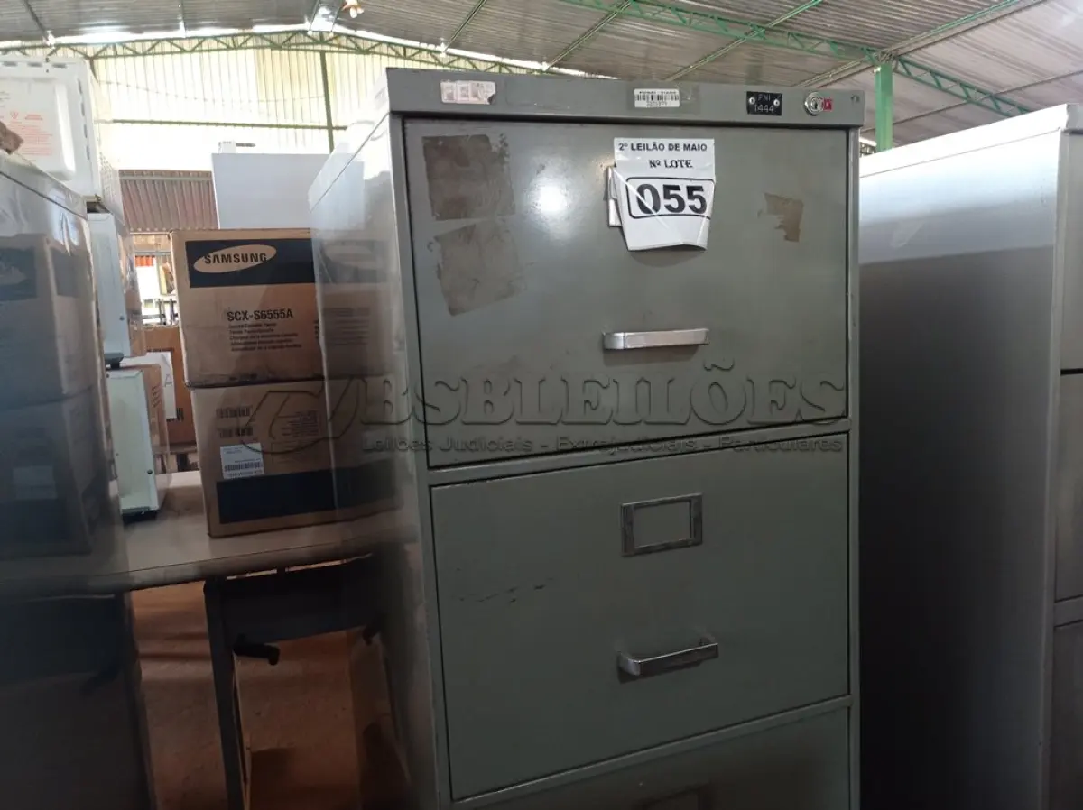 LOTE 055 - 01 ARQUIVO DE AÇO COM 04 GAVETAS. (NO ESTADO) ATENÇÃO! FAZER A VISITAÇÃO ANTES DE ARREMATAR, NÃO SABEMOS SE FUNCIONA. LEILÃO NÃO TEM GARANTIA E NEM DEVOLUÇÃO, SUJEITO A POSSÍVEIS AVARIAS VISÍVEIS/OCULTAS E/OU AUSÊNCIA DE COMPONENTES.