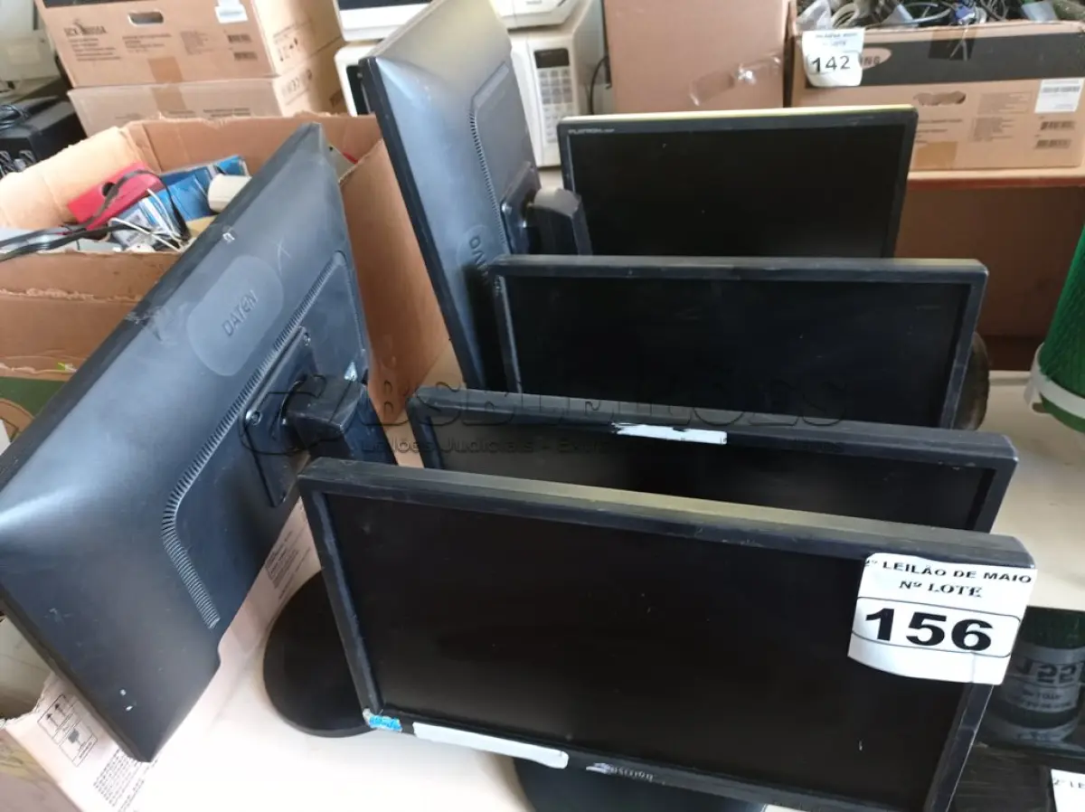 LOTE 156 - 06 MONITORES MARCAS E MODELOS DIVERSOS. (NO ESTADO) ATENÇÃO! FAZER A VISITAÇÃO ANTES DE ARREMATAR, NÃO SABEMOS SE FUNCIONA. LEILÃO NÃO TEM GARANTIA E NEM DEVOLUÇÃO, SUJEITO A POSSÍVEIS AVARIAS VISÍVEIS/OCULTAS E/OU AUSÊNCIA DE COMPONENTES.
