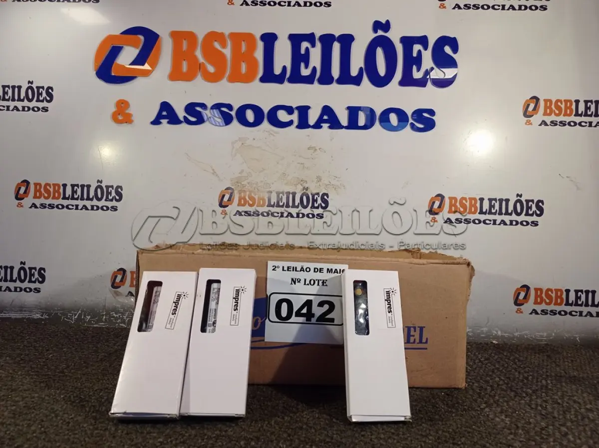 LOTE 042 - 01 LOTE COM VÁRIAS BATERIAS MOTOROLA 7.4V NTN9862D. (NO ESTADO) ATENÇÃO! FAZER A VISITAÇÃO ANTES DE ARREMATAR, NÃO SABEMOS SE FUNCIONA. LEILÃO NÃO TEM GARANTIA E NEM DEVOLUÇÃO, SUJEITO A POSSÍVEIS AVARIAS VISÍVEIS/OCULTAS E/OU AUSÊNCIA DE COMPONENTES.