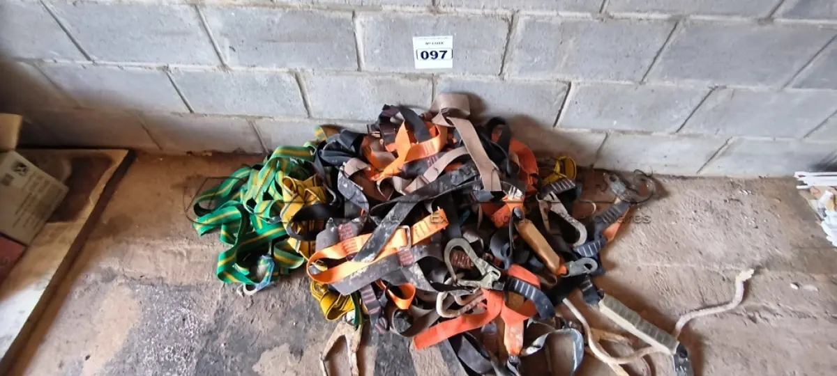 LOTE 097 - 01 LOTE COM CINTOS DE SEGURANÇA PARA OBRA (NO ESTADO)