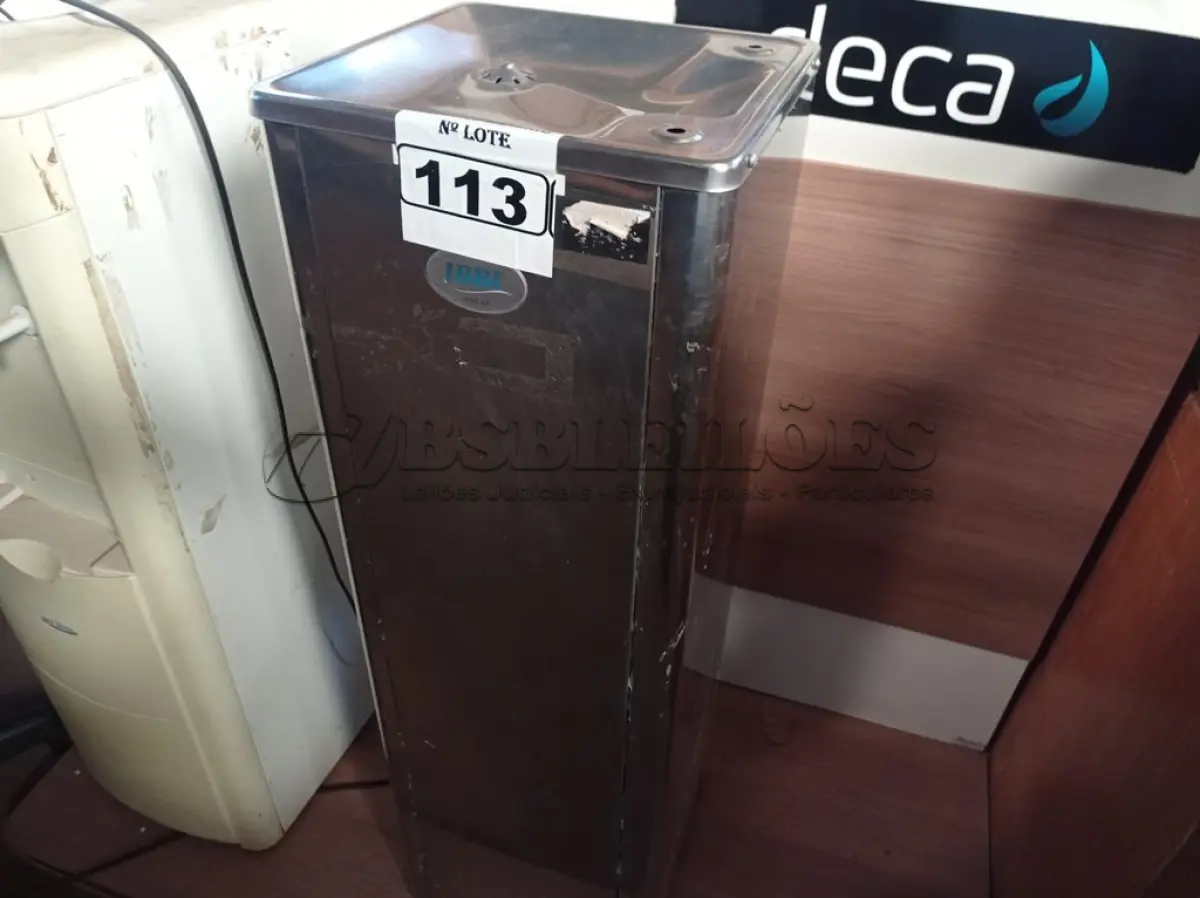 LOTE 113 - 01 BEBEDOURO EM AÇO INOX MARCA IBBL 220V. (NO ESTADO) ATENÇÃO! FAZER A VISITAÇÃO ANTES DE ARREMATAR, NÃO SABEMOS SE FUNCIONA. LEILÃO NÃO TEM GARANTIA E NEM DEVOLUÇÃO, SUJEITO A POSSÍVEIS AVARIAS VISÍVEIS/OCULTAS E/OU AUSÊNCIA DE COMPONENTES.