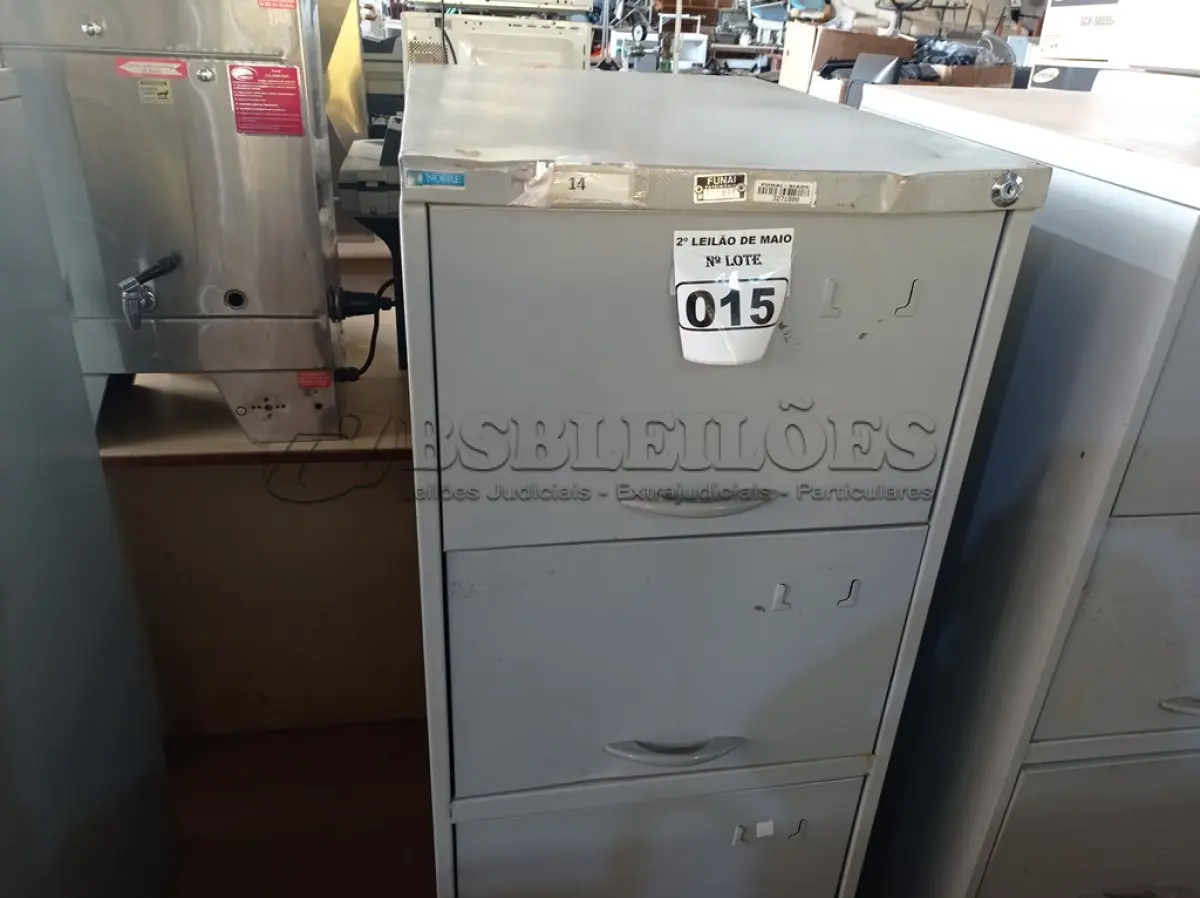 LOTE 015 - 01 ARQUIVO DE AÇO COM 04 GAVETAS. (NO ESTADO) ATENÇÃO! FAZER A VISITAÇÃO ANTES DE ARREMATAR, NÃO SABEMOS SE FUNCIONA. LEILÃO NÃO TEM GARANTIA E NEM DEVOLUÇÃO, SUJEITO A POSSÍVEIS AVARIAS VISÍVEIS/OCULTAS E/OU AUSÊNCIA DE COMPONENTES.