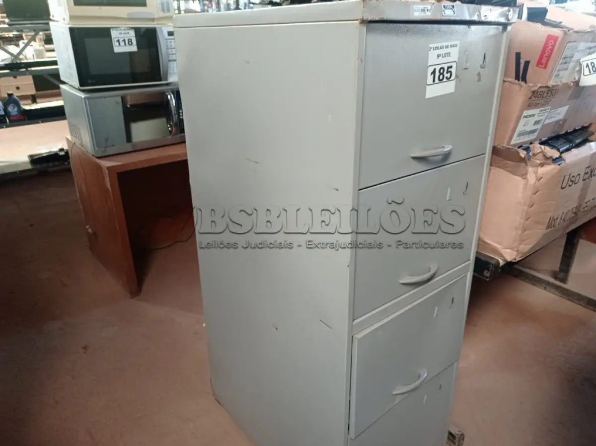 LOTE 185 - 01 ARQUIVO DE AÇO COM 04 GAVETAS. (NO ESTADO) ATENÇÃO! FAZER A VISITAÇÃO ANTES DE ARREMATAR, NÃO SABEMOS SE FUNCIONA. LEILÃO NÃO TEM GARANTIA E NEM DEVOLUÇÃO, SUJEITO A POSSÍVEIS AVARIAS VISÍVEIS/OCULTAS E/OU AUSÊNCIA DE COMPONENTES.