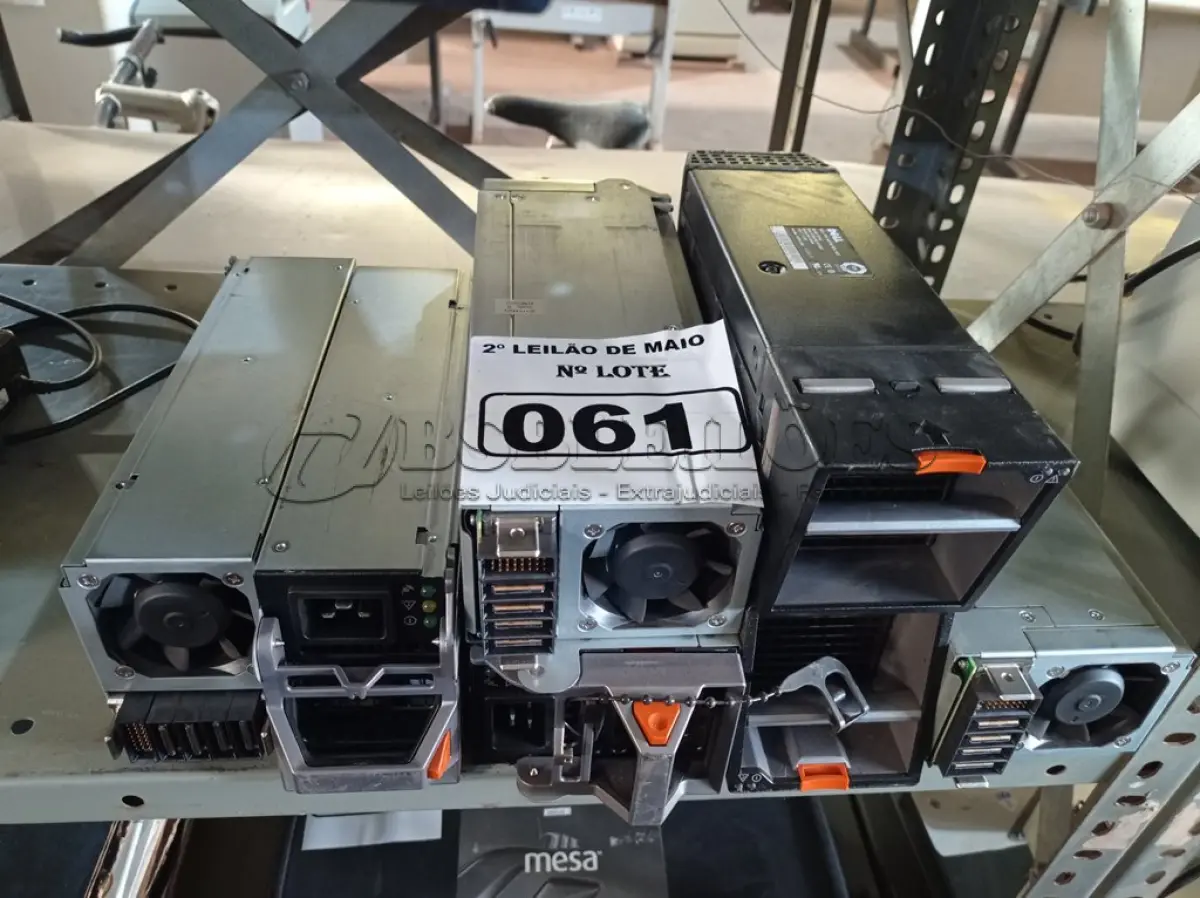 LOTE 061 - 01 LOTE COM VÁRIAS CAIXAS E 05 FONTES PARA SERVIDORES DELL MODELOS DIVERSOS. (NO ESTADO) ATENÇÃO! FAZER A VISITAÇÃO ANTES DE ARREMATAR, NÃO SABEMOS SE FUNCIONA. LEILÃO NÃO TEM GARANTIA E NEM DEVOLUÇÃO, SUJEITO A POSSÍVEIS AVARIAS VISÍVEIS/OCULTAS E/OU AUSÊNCIA DE COMPONENTES.
