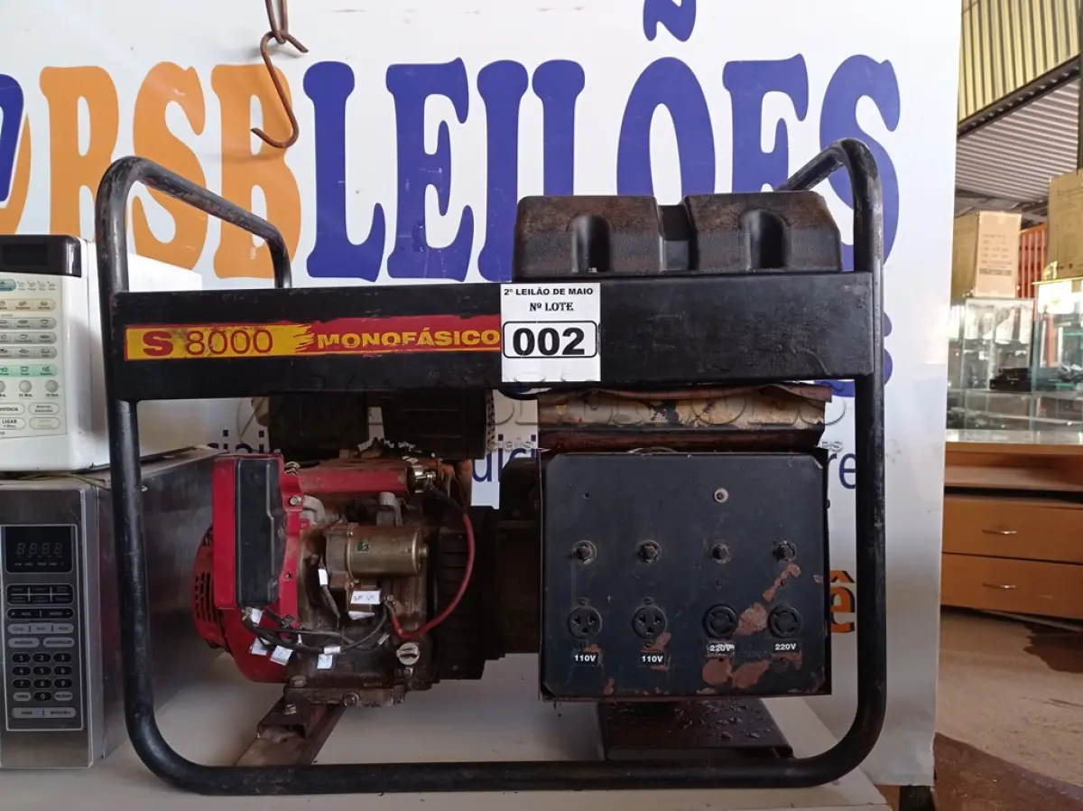 LOTE 002 - 01 GERADOR A GASOLINA MONOFÁSICO MOTOR HONDA GX390 13.0 7.2KVA 110/220V. (NO ESTADO) ATENÇÃO! FAZER A VISITAÇÃO ANTES DE ARREMATAR, NÃO SABEMOS SE FUNCIONA. LEILÃO NÃO TEM GARANTIA E NEM DEVOLUÇÃO, SUJEITO A POSSÍVEIS AVARIAS VISÍVEIS/OCULTAS E/OU AUSÊNCIA DE COMPONENTES.