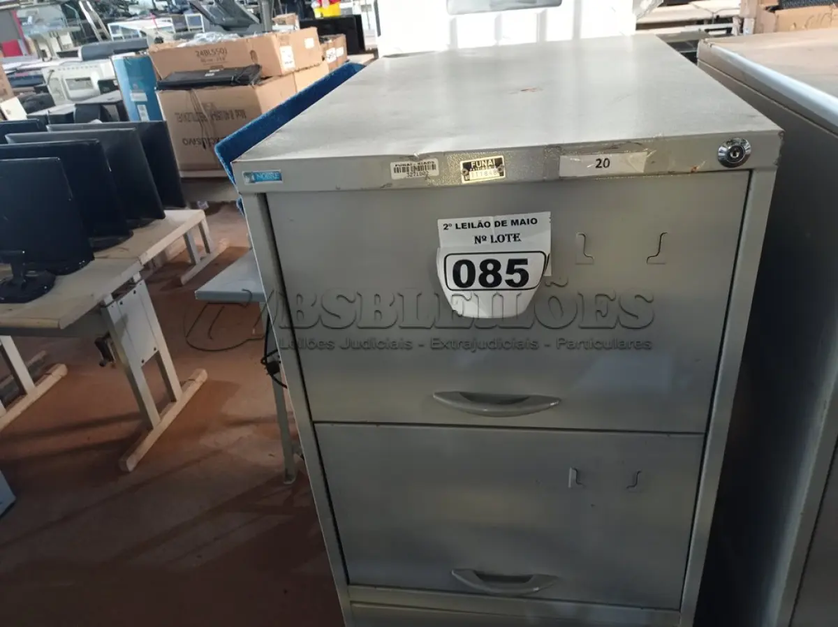 LOTE 085 - 01 ARQUIVO DE AÇO COM 04 GAVETAS. (NO ESTADO) ATENÇÃO! FAZER A VISITAÇÃO ANTES DE ARREMATAR, NÃO SABEMOS SE FUNCIONA. LEILÃO NÃO TEM GARANTIA E NEM DEVOLUÇÃO, SUJEITO A POSSÍVEIS AVARIAS VISÍVEIS/OCULTAS E/OU AUSÊNCIA DE COMPONENTES.