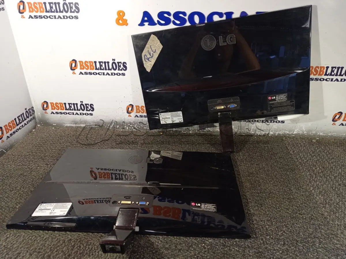LOTE 154 - 02 MONITORES LG FLATROM E2360V-PN. (NO ESTADO) ATENÇÃO! FAZER A VISITAÇÃO ANTES DE ARREMATAR, NÃO SABEMOS SE FUNCIONA. LEILÃO NÃO TEM GARANTIA E NEM DEVOLUÇÃO, SUJEITO A POSSÍVEIS AVARIAS VISÍVEIS/OCULTAS E/OU AUSÊNCIA DE COMPONENTES.