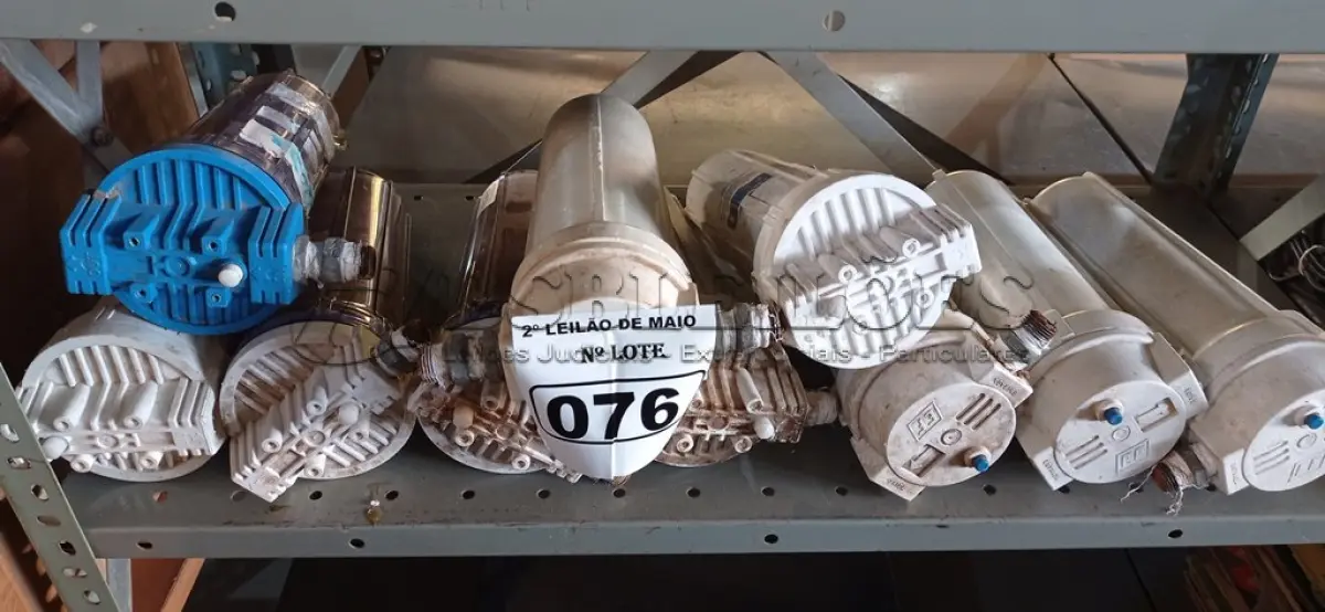 LOTE 076 - 10 FILTROS PARA CAIXA D’AGUA TIPO CAVALETE. (NO ESTADO) ATENÇÃO! FAZER A VISITAÇÃO ANTES DE ARREMATAR, NÃO SABEMOS SE FUNCIONA. LEILÃO NÃO TEM GARANTIA E NEM DEVOLUÇÃO, SUJEITO A POSSÍVEIS AVARIAS VISÍVEIS/OCULTAS E/OU AUSÊNCIA DE COMPONENTES.