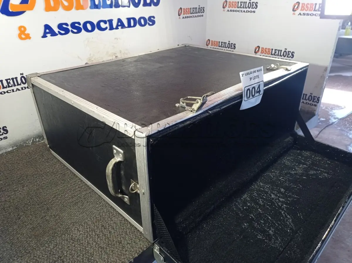 LOTE 004 - 01 CASE. (NO ESTADO) ATENÇÃO! FAZER A VISITAÇÃO ANTES DE ARREMATAR, NÃO SABEMOS SE FUNCIONA. LEILÃO NÃO TEM GARANTIA E NEM DEVOLUÇÃO, SUJEITO A POSSÍVEIS AVARIAS VISÍVEIS/OCULTAS E/OU AUSÊNCIA DE COMPONENTES.