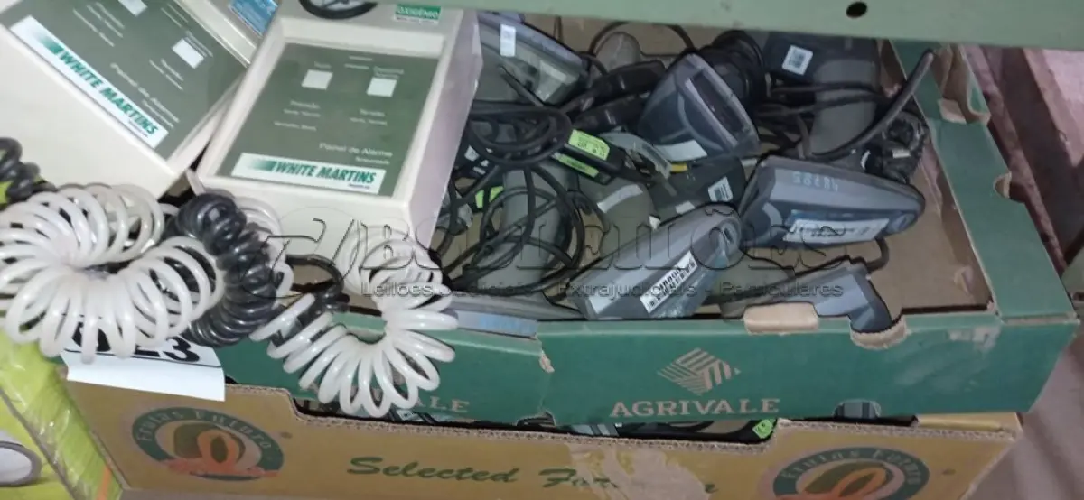 LOTE 023 - 01 LOTE COM VÁRIOS LEITORES DE CÓDIGO DE BARRAS E 02 PAINÉIS DE ALARME MARCAS E MODELOS DIVERSOS. (NO ESTADO) ATENÇÃO! FAZER A VISITAÇÃO ANTES DE ARREMATAR, NÃO SABEMOS SE FUNCIONA. LEILÃO NÃO TEM GARANTIA E NEM DEVOLUÇÃO, SUJEITO A POSSÍVEIS AVARIAS VISÍVEIS/OCULTAS E/OU AUSÊNCIA DE COMPONENTES.