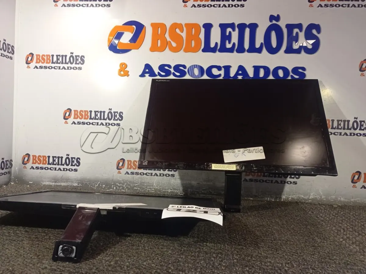 LOTE 121 - 02 MONITORES MARCAS LG FLATROM E2260V-PN. (NO ESTADO) ATENÇÃO! FAZER A VISITAÇÃO ANTES DE ARREMATAR, NÃO SABEMOS SE FUNCIONA. LEILÃO NÃO TEM GARANTIA E NEM DEVOLUÇÃO, SUJEITO A POSSÍVEIS AVARIAS VISÍVEIS/OCULTAS E/OU AUSÊNCIA DE COMPONENTES.