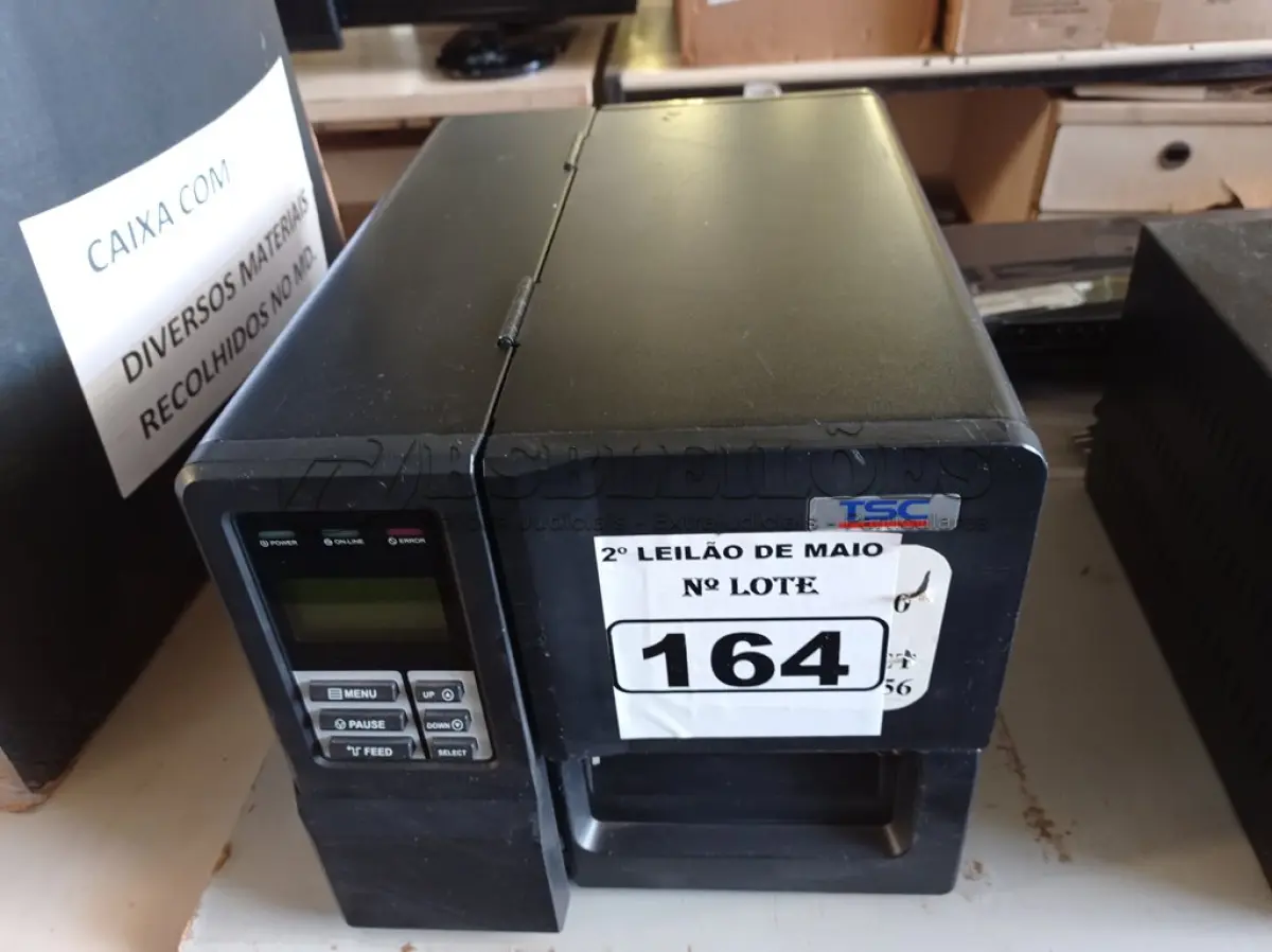 LOTE 164 - 01 IMPRESSORA DE ETIQUETAS MARCA TSC. (NO ESTADO) ATENÇÃO! FAZER A VISITAÇÃO ANTES DE ARREMATAR, NÃO SABEMOS SE FUNCIONA. LEILÃO NÃO TEM GARANTIA E NEM DEVOLUÇÃO, SUJEITO A POSSÍVEIS AVARIAS VISÍVEIS/OCULTAS E/OU AUSÊNCIA DE COMPONENTES.