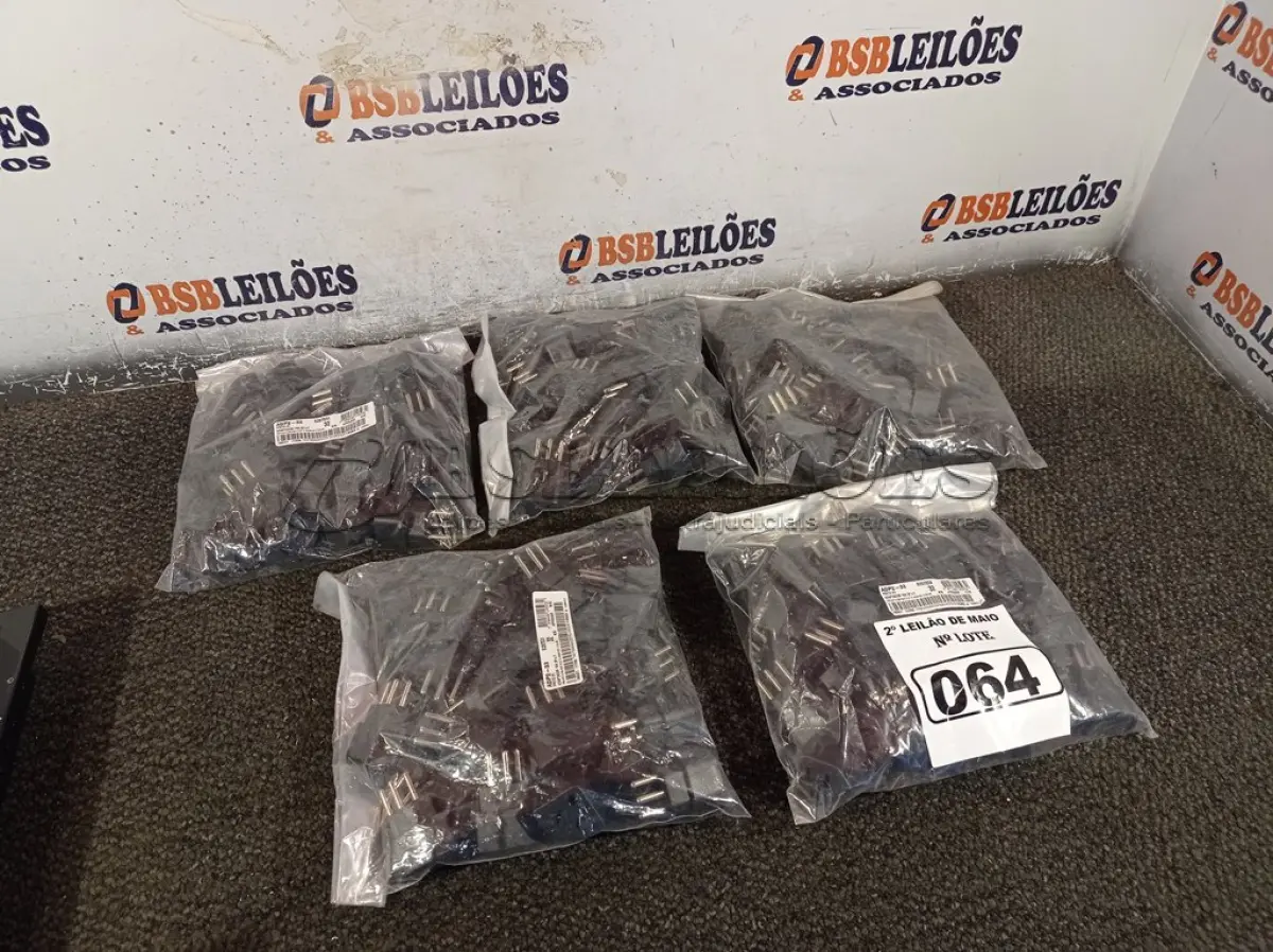LOTE 064 - 01 LOTE COM GRANDE QUANTIDADE DE ADAPTADORES 10AMP 2P+T. (NO ESTADO) ATENÇÃO! FAZER A VISITAÇÃO ANTES DE ARREMATAR, NÃO SABEMOS SE FUNCIONA. LEILÃO NÃO TEM GARANTIA E NEM DEVOLUÇÃO, SUJEITO A POSSÍVEIS AVARIAS VISÍVEIS/OCULTAS E/OU AUSÊNCIA DE COMPONENTES.
