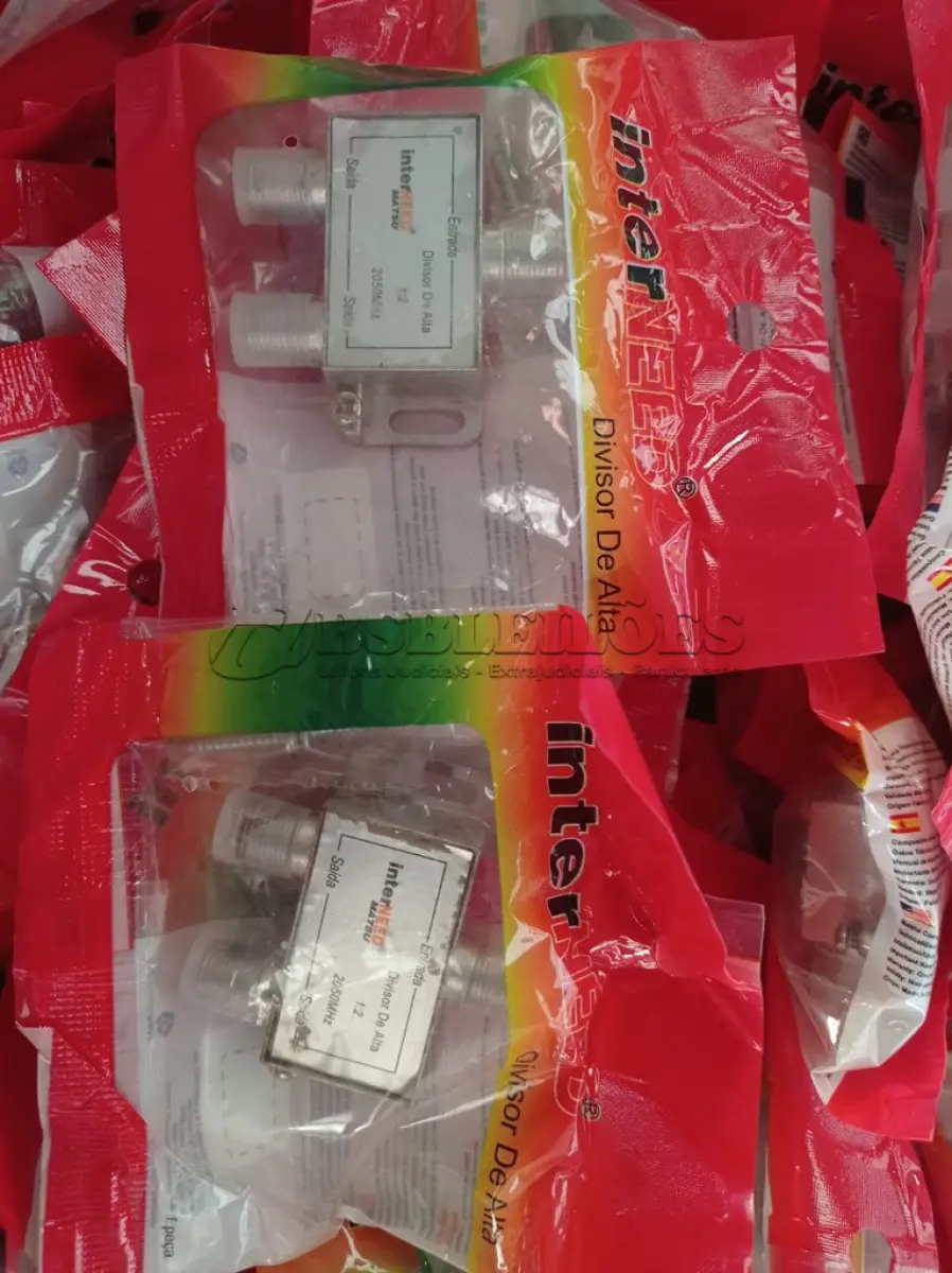 LOTE 012 - 01 LOTE COM GRANDE QUANTIDADE DE DIVISORES DE ALTA DE 2 SAÍDAS 2050MHZ E VÁRIOS INTERRUPTORES ANTIGOS. (NO ESTADO) ATENÇÃO! FAZER A VISITAÇÃO ANTES DE ARREMATAR, NÃO SABEMOS SE FUNCIONA. LEILÃO NÃO TEM GARANTIA E NEM DEVOLUÇÃO, SUJEITO A POSSÍVEIS AVARIAS VISÍVEIS/OCULTAS E/OU AUSÊNCIA DE COMPONENTES.