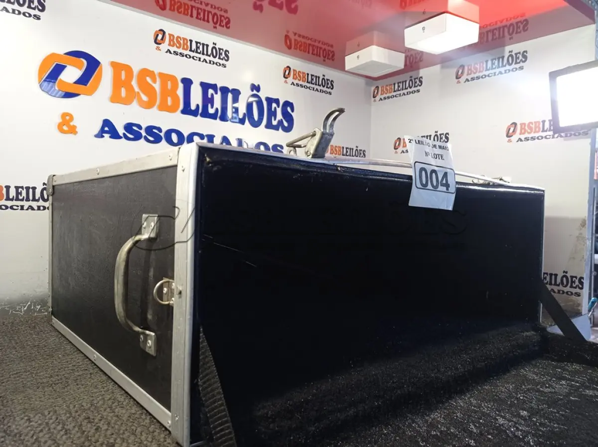 LOTE 004 - 01 CASE. (NO ESTADO) ATENÇÃO! FAZER A VISITAÇÃO ANTES DE ARREMATAR, NÃO SABEMOS SE FUNCIONA. LEILÃO NÃO TEM GARANTIA E NEM DEVOLUÇÃO, SUJEITO A POSSÍVEIS AVARIAS VISÍVEIS/OCULTAS E/OU AUSÊNCIA DE COMPONENTES.