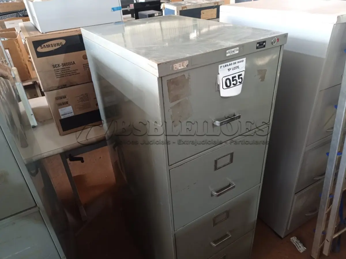 LOTE 055 - 01 ARQUIVO DE AÇO COM 04 GAVETAS. (NO ESTADO) ATENÇÃO! FAZER A VISITAÇÃO ANTES DE ARREMATAR, NÃO SABEMOS SE FUNCIONA. LEILÃO NÃO TEM GARANTIA E NEM DEVOLUÇÃO, SUJEITO A POSSÍVEIS AVARIAS VISÍVEIS/OCULTAS E/OU AUSÊNCIA DE COMPONENTES.