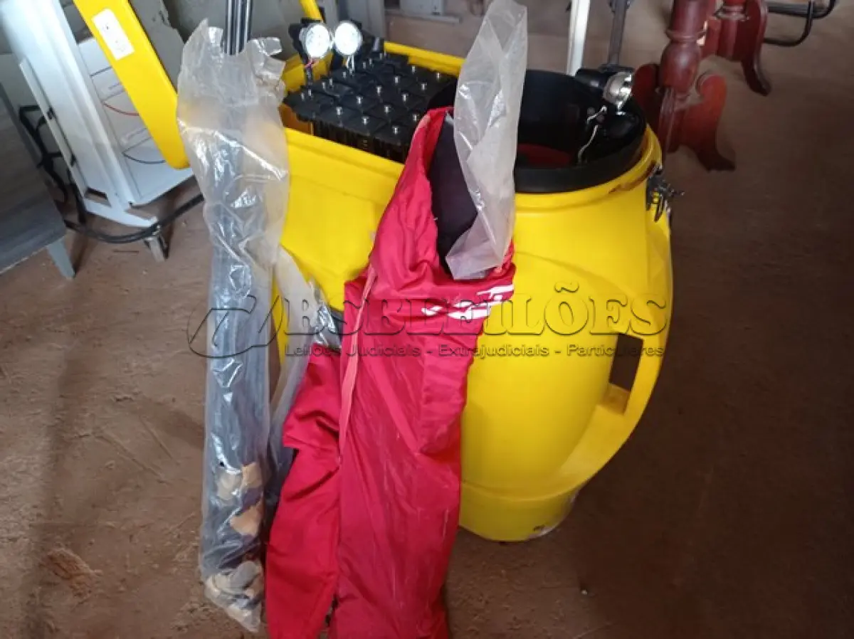 LOTE 307 - 01 PAINEL E PEÇAS EM METAL E FIBRA DE VIDRO. (NO ESTADO) ATENÇÃO! FAZER A VISITAÇÃO ANTES DE ARREMATAR, NÃO SABEMOS SE FUNCIONA. LEILÃO NÃO TEM GARANTIA E NEM DEVOLUÇÃO, SUJEITO A POSSÍVEIS AVARIAS VISÍVEIS/OCULTAS E/OU AUSÊNCIA DE COMPONENTES.
