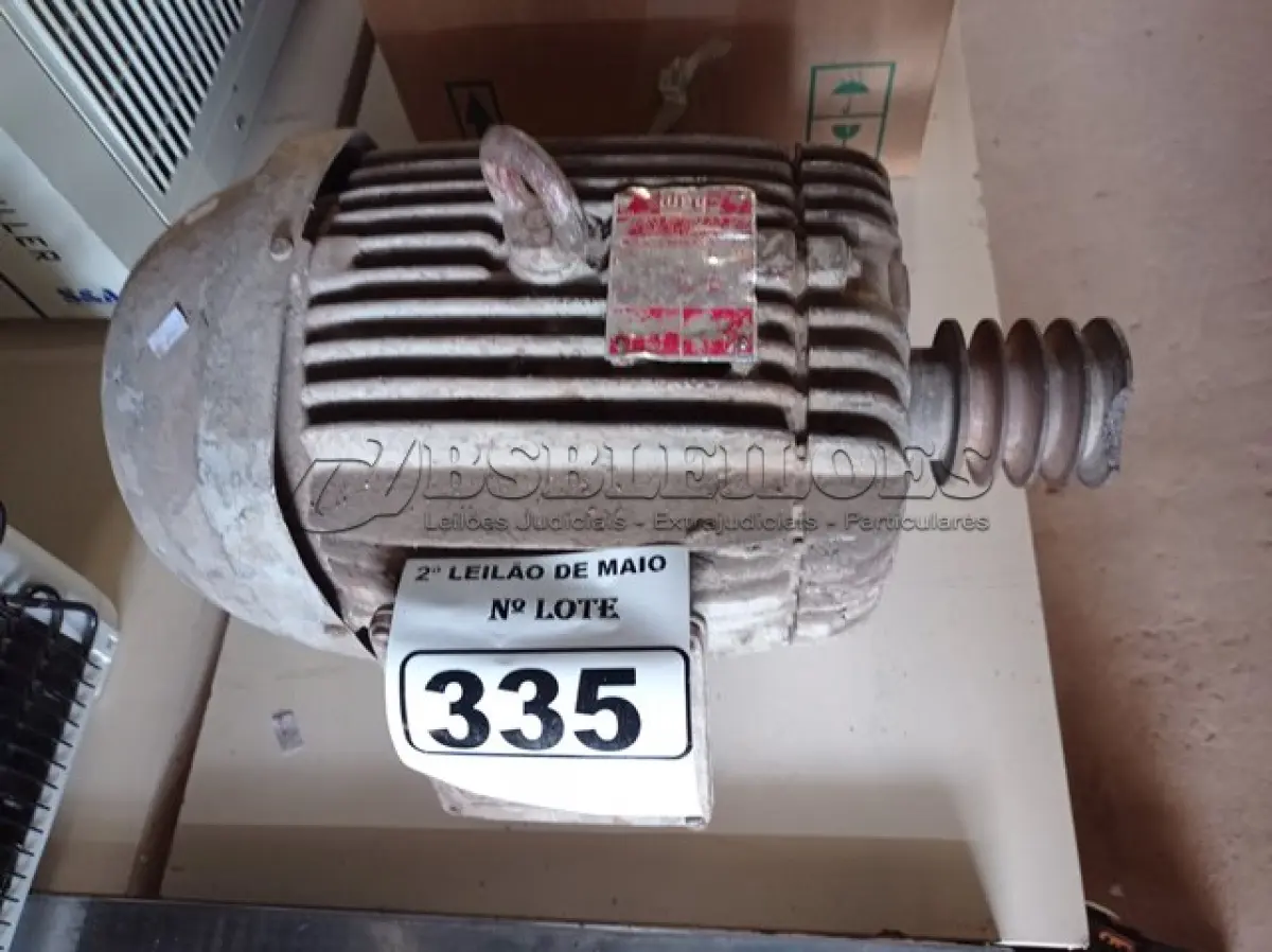 LOTE 335 - 01 MOTOR DE INDUÇÃO TRIFÁSICO MARCA WEG, MODELO 112M 989, 7,5CV 1720RPM. (NO ESTADO) ATENÇÃO! FAZER A VISITAÇÃO ANTES DE ARREMATAR, NÃO SABEMOS SE FUNCIONA. LEILÃO NÃO TEM GARANTIA E NEM DEVOLUÇÃO, SUJEITO A POSSÍVEIS AVARIAS VISÍVEIS/OCULTAS E/OU AUSÊNCIA DE COMPONENTES.